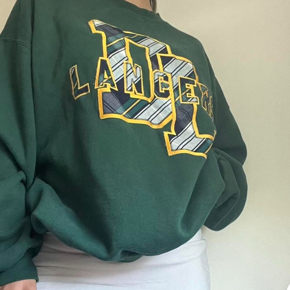 Vintage Oversized varsity green sweater  Modeled on a size small and waist 24’